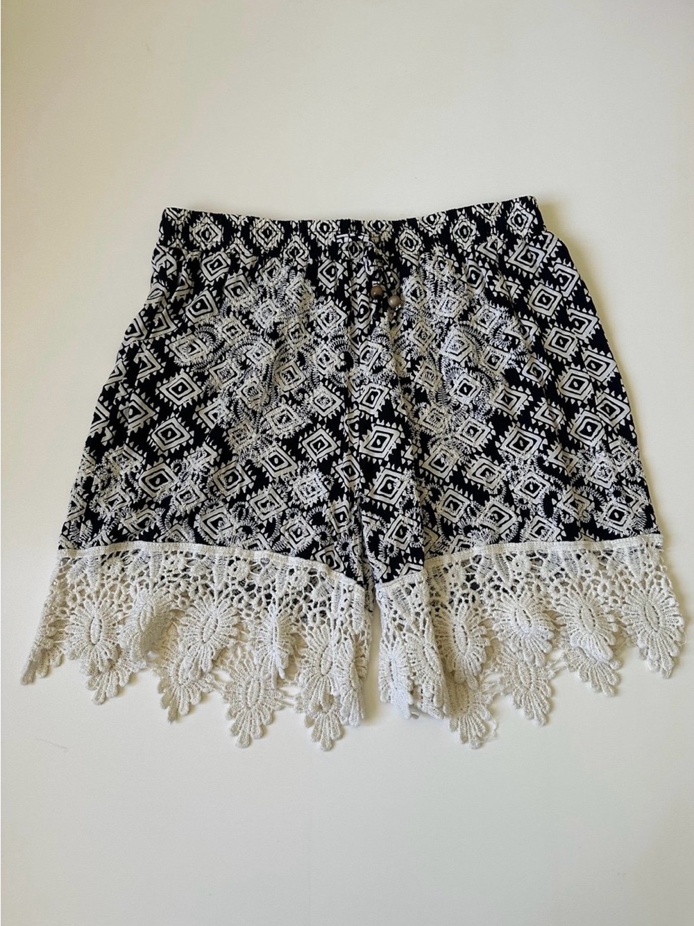 Solitaire Crochet Casual Pull-on Shorts|Black White~XL
